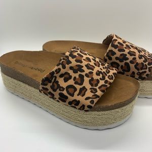 Dirty laundry size 6.5 platform sandals slides